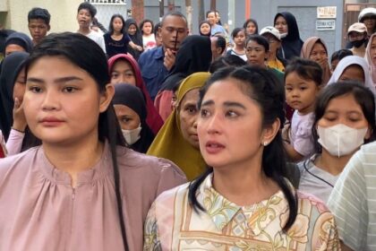 Ngamuk Dibilang Tubuh Jadi Sarang Jin, Dewi Perssik Sentil Ustaz Danu: Eh Dukun!