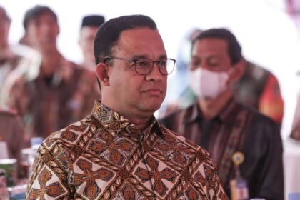 Anies Kukuh Rumput Sintetis JIS Berstandar FIFA, Ini Alasannya